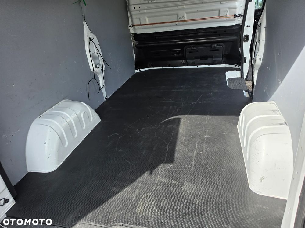Renault TRAFIC - 13