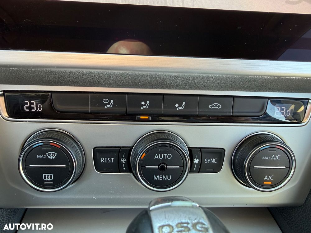 Volkswagen Passat 2.0 TDI DSG Comfortline - 12