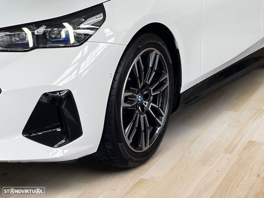BMW i5 eDrive40 Pack Desportivo M - 14