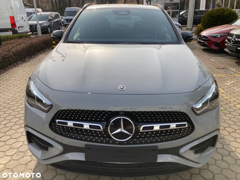 Mercedes-Benz GLA - 8