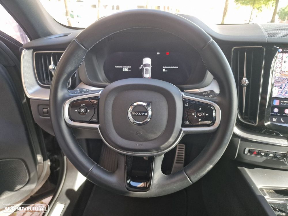 Volvo XC 60 2.0 T6 PHEV R-Design AWD - 40