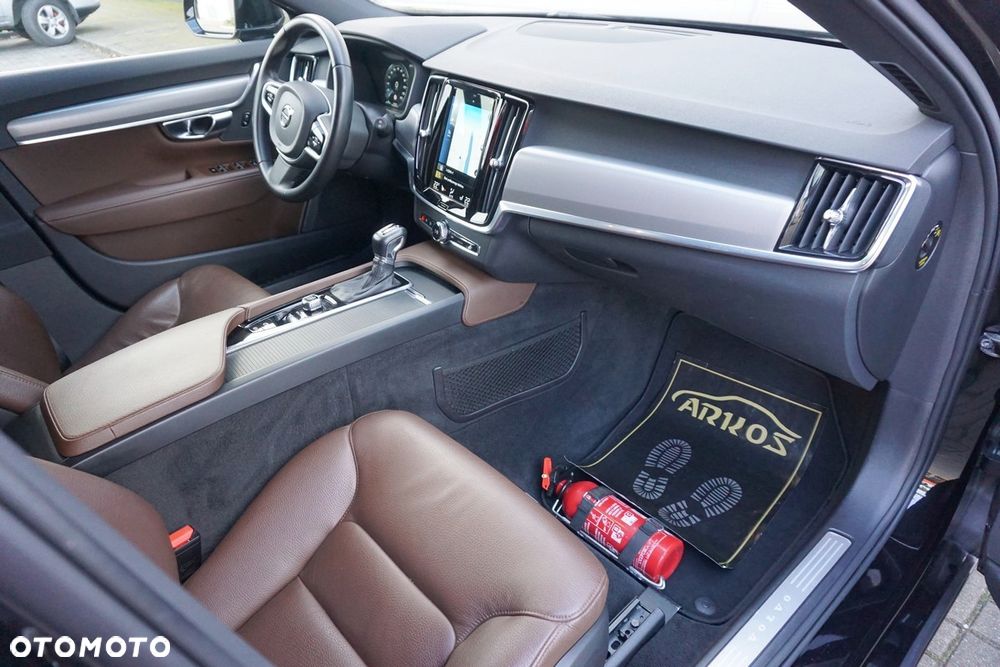 Volvo V90 D3 Geartronic Momentum Pro - 33