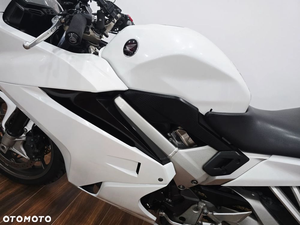 Honda VFR - 27
