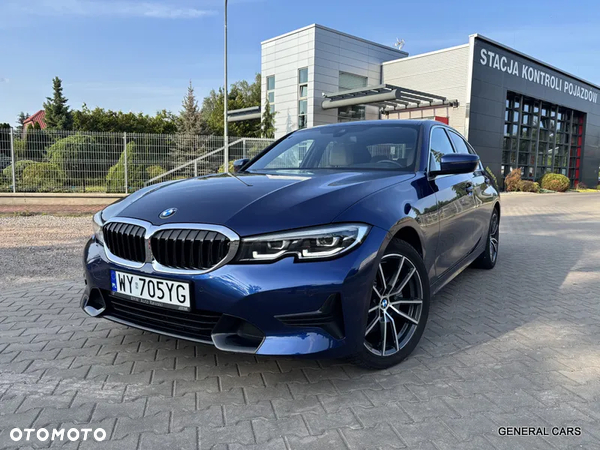 BMW Seria 3 330i xDrive Sport Line sport