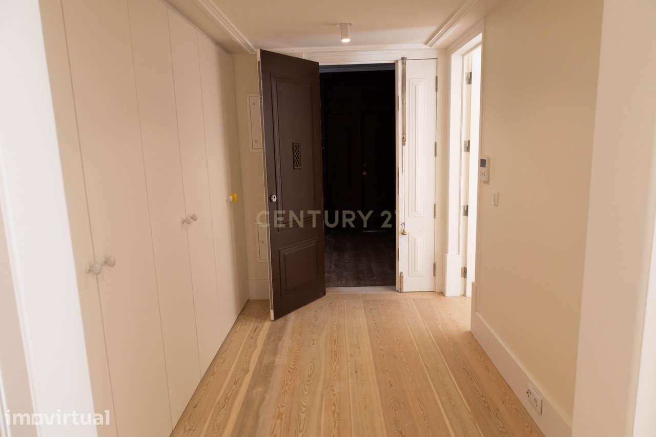 Apartamento T3 com Vista para o Castelo e a Baixa de Lisboa - Grande imagem: 3/40