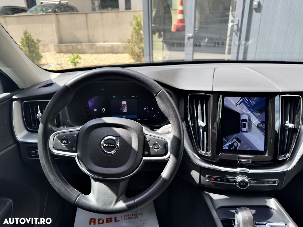 Volvo XC 60 B4 MHEV AT AWD Plus Dark - 6