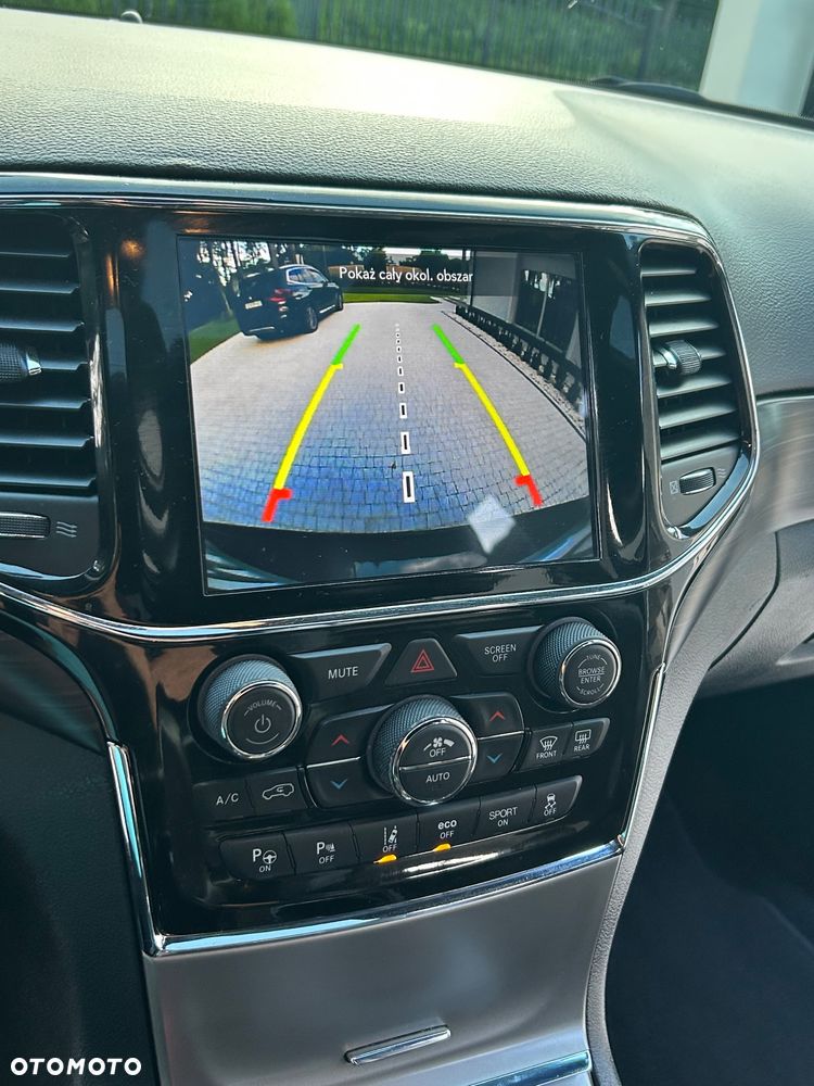 Jeep Grand Cherokee - 24