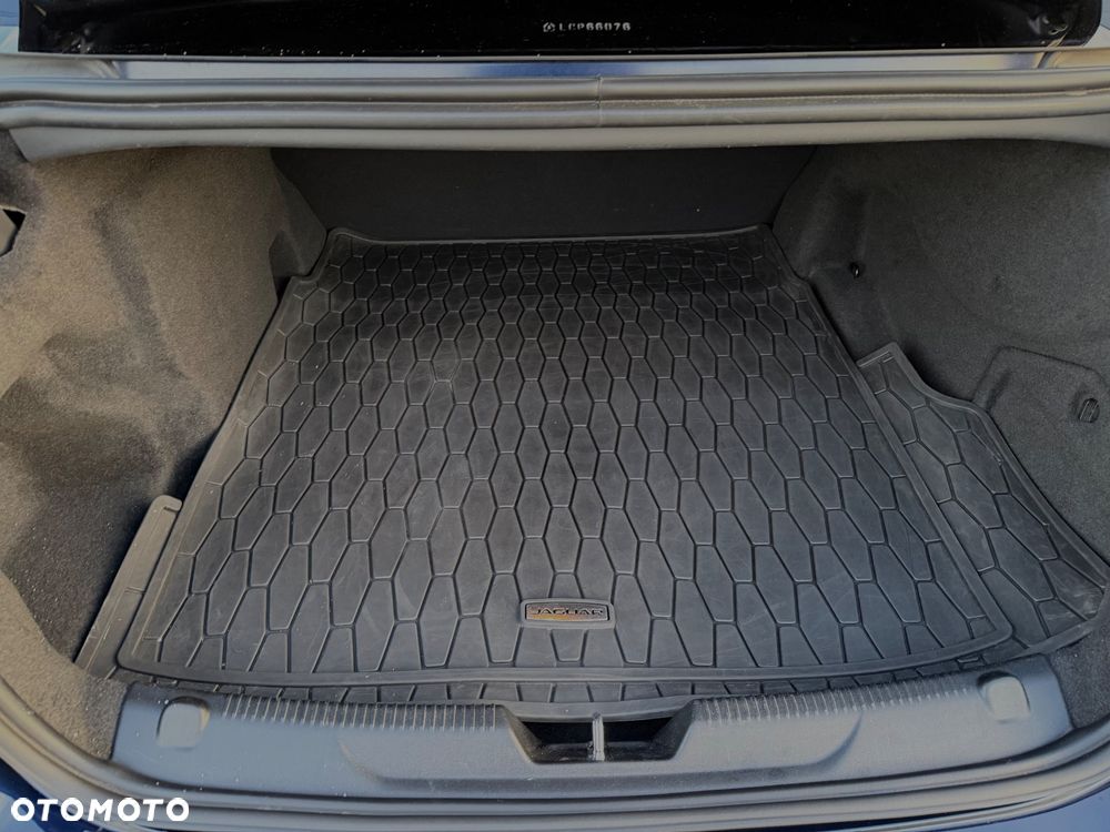 Jaguar XE D180 S - 27