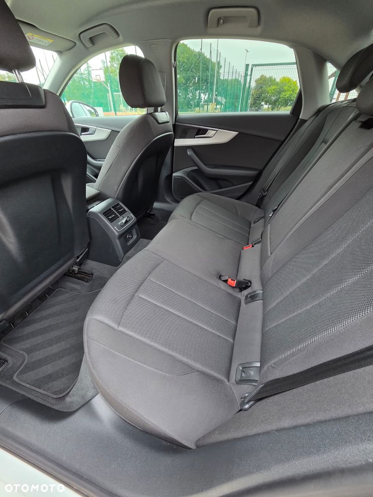 Audi A4 Limousine - 6