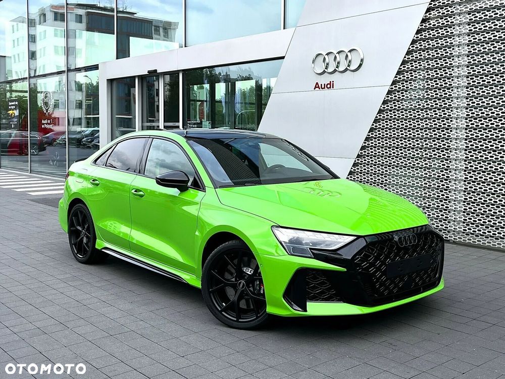 Audi RS3 Limousine - 1