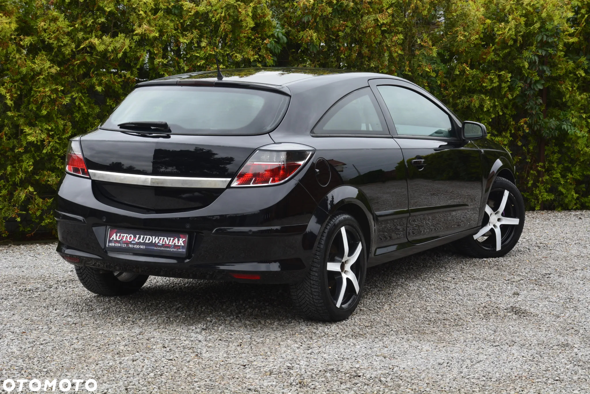 Opel Astra GTC 1.6 NAVI - 14