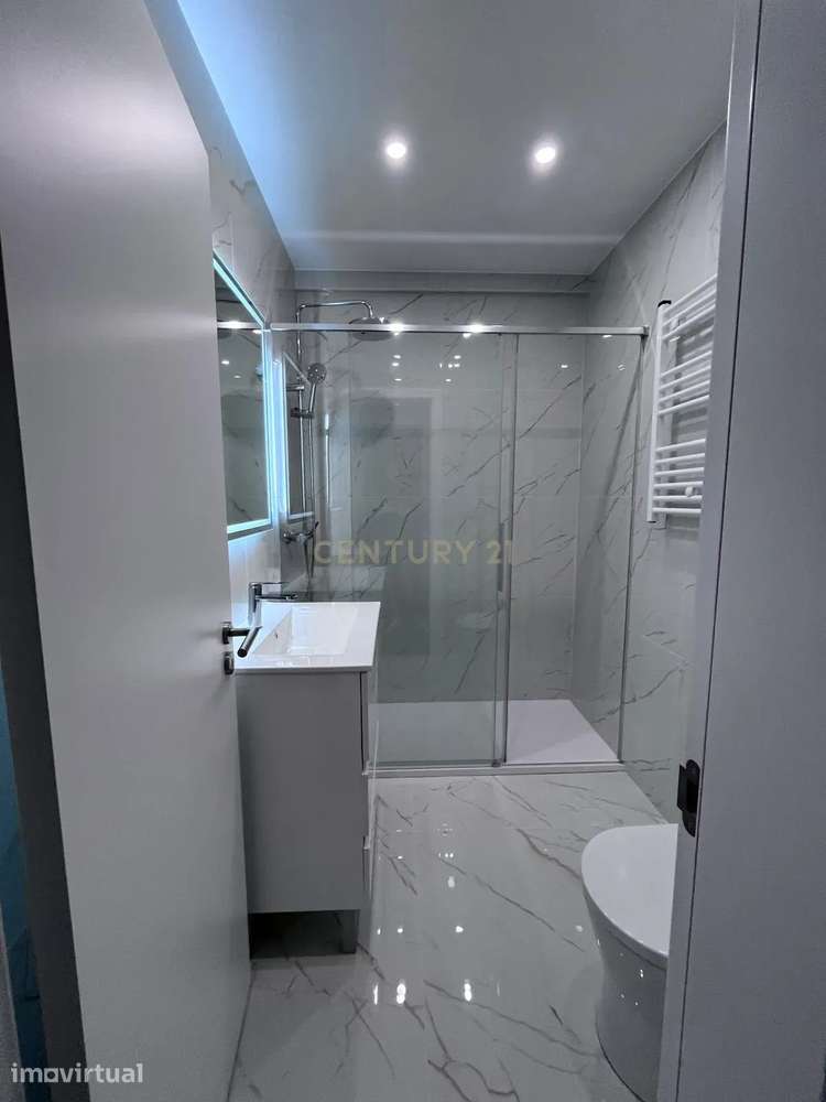 Apartamento Renovado em Cascais com Excelente Localização perto da pra - Grande imagem: 3/13
