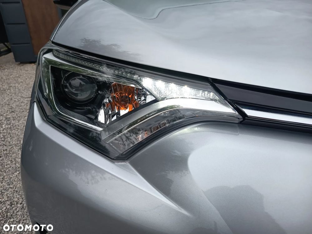 Toyota RAV4 Hybrid Premium 4x2 - 17