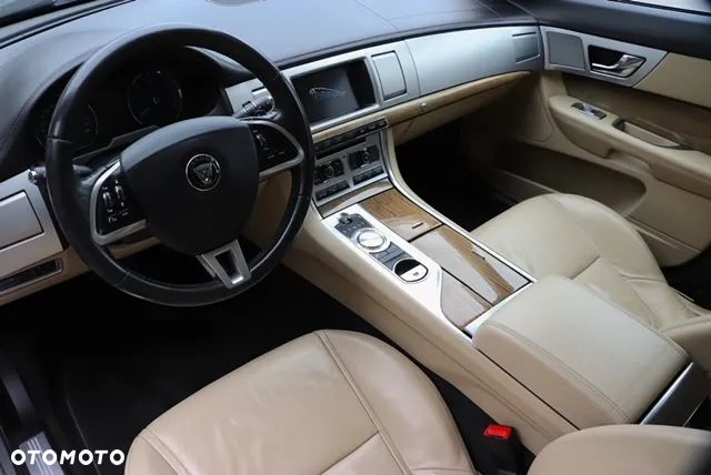 Jaguar XF 2.2 D Luxury - 10
