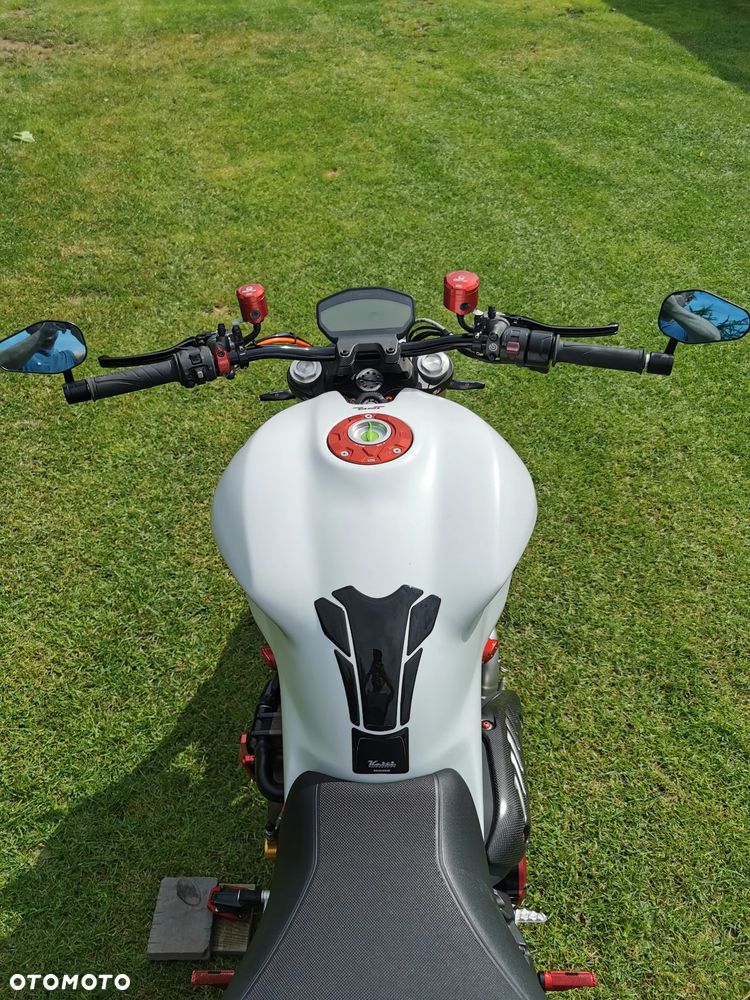 Ducati Monster - 12