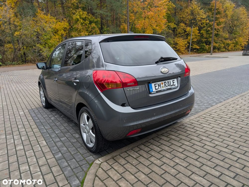 Kia Venga 1.6 L - 12