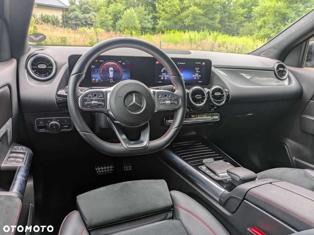Mercedes-Benz GLA - 14