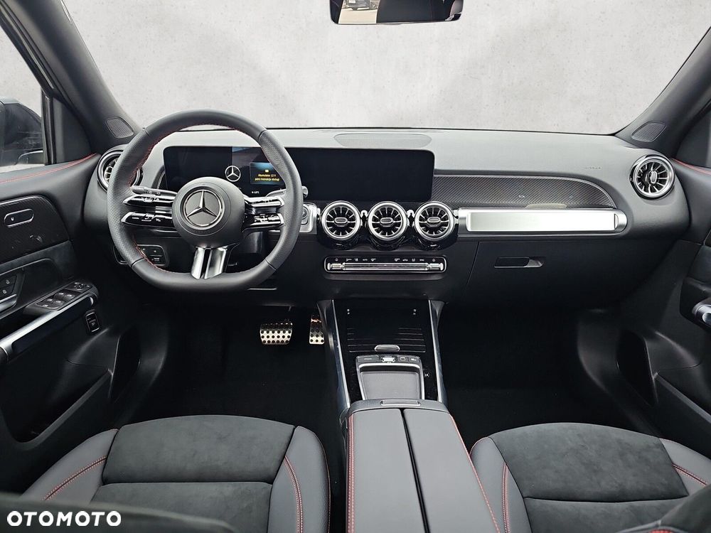 Mercedes-Benz GLB - 13