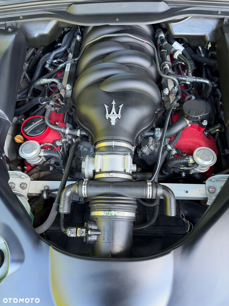 Maserati GranTurismo S Automat - 38