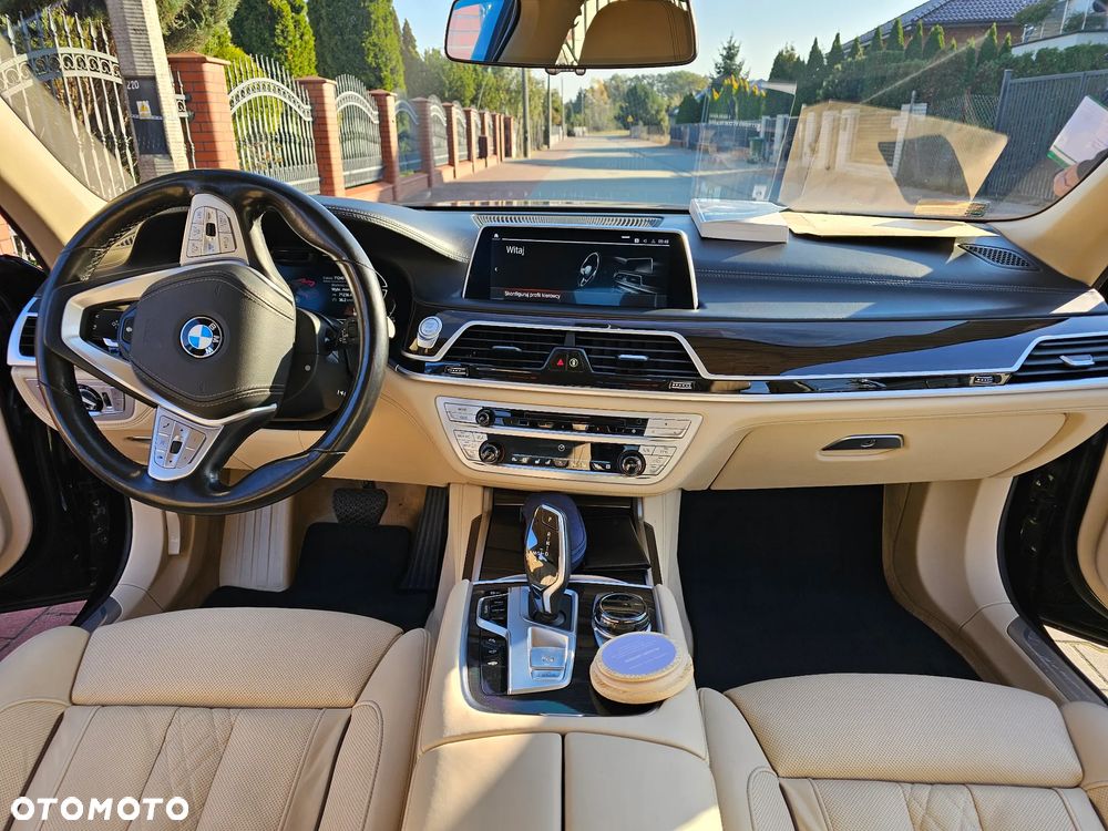 BMW Seria 7 730d mHEV - 17