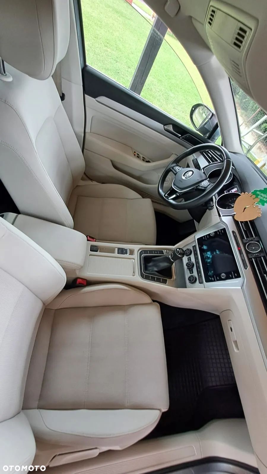Volkswagen Passat - 1