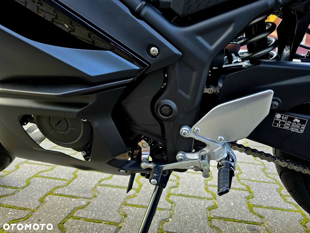 Yamaha R3 - 22
