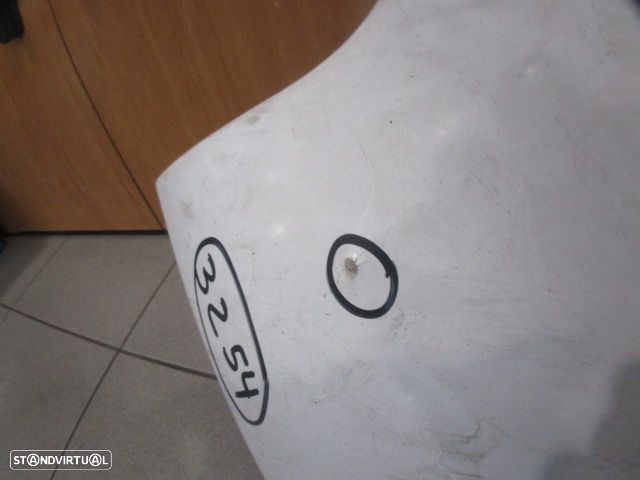 Grelha Friso BJ3217927A LAND ROVER RANGE ROVER EVOQUE 2018 2.0D 150CV 5P BRANCO TE GRE PC DE TRAS Danificado - 2