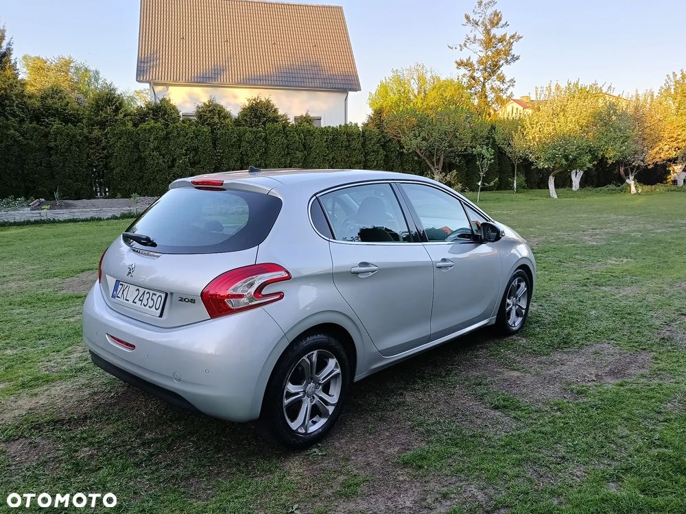 Peugeot 208 120 VTI Automatik Allure - 4