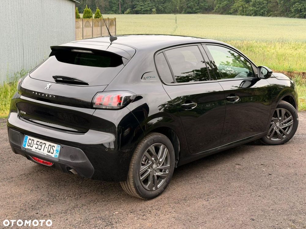 Peugeot 208 - 4