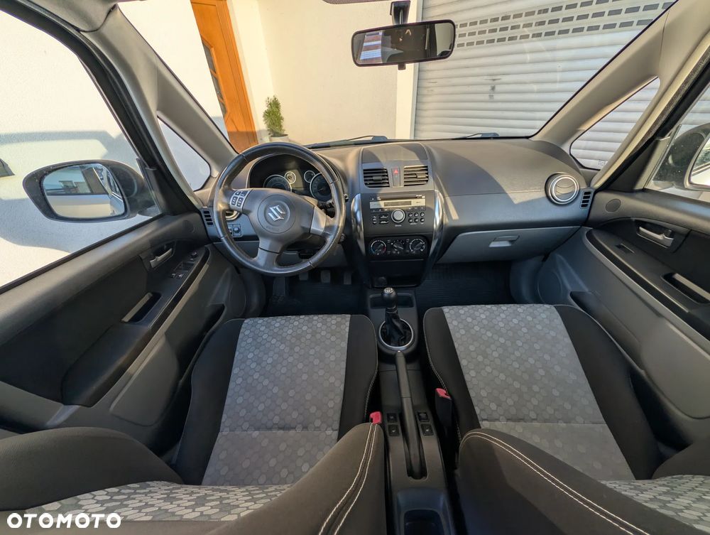 Suzuki SX4 Classic 1.6 VVT 4x4 Comfort - 8