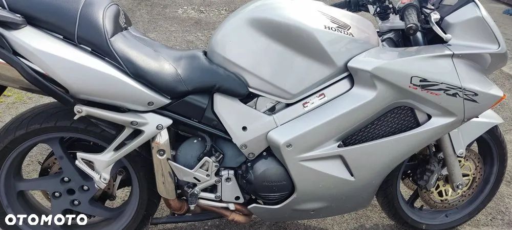 Honda VFR - 3