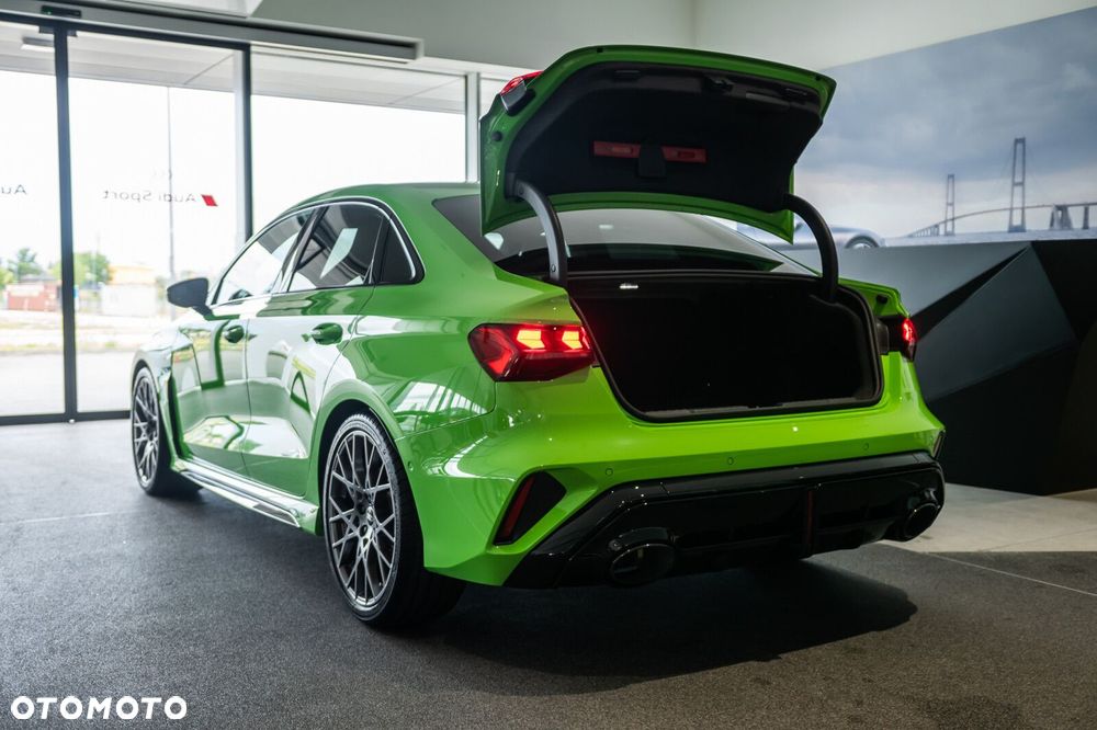 Audi RS3 Limousine - 8