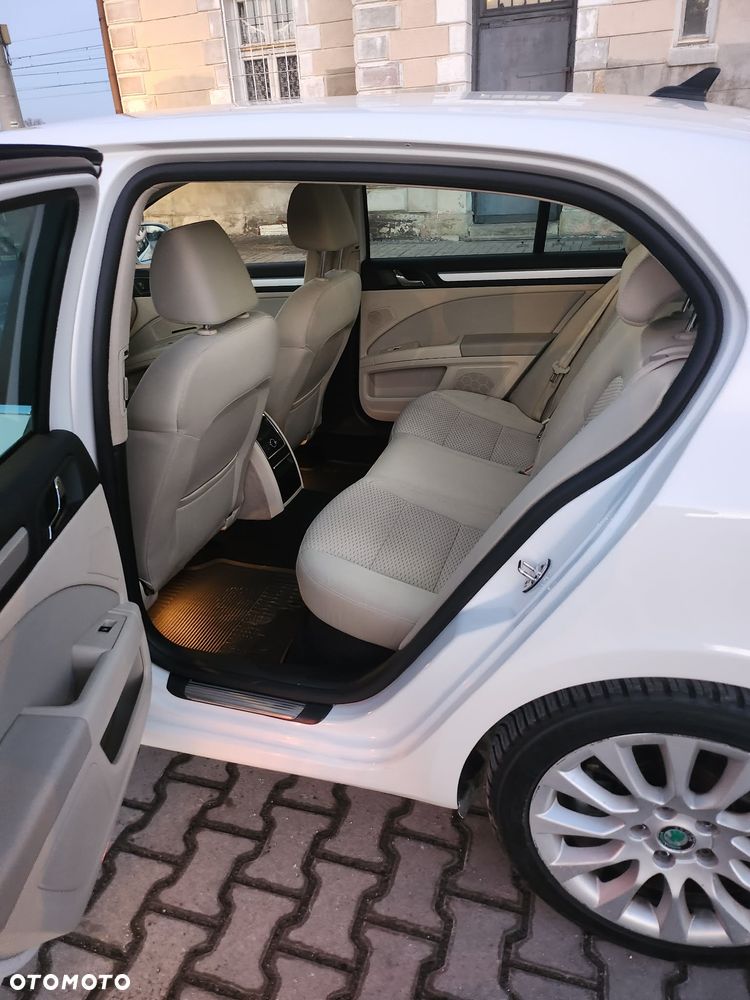 Skoda Superb 2.0 TDI Comfort DSG - 8