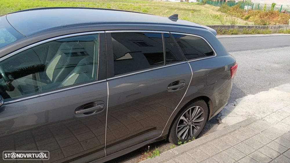 Toyota Avensis Touring Sports - 4