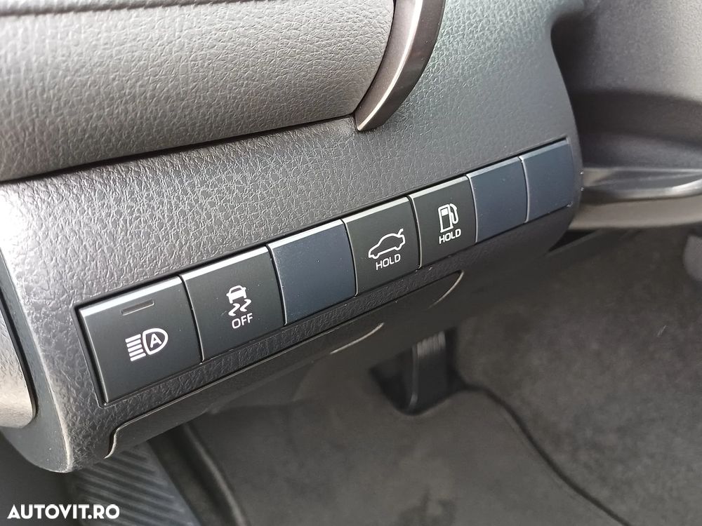 Toyota Camry 2.5 Hybrid Business - 19