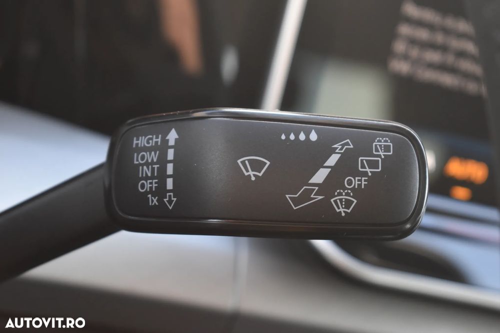 Volkswagen Golf 1.5 eTSI DSG MHEV Life - 38