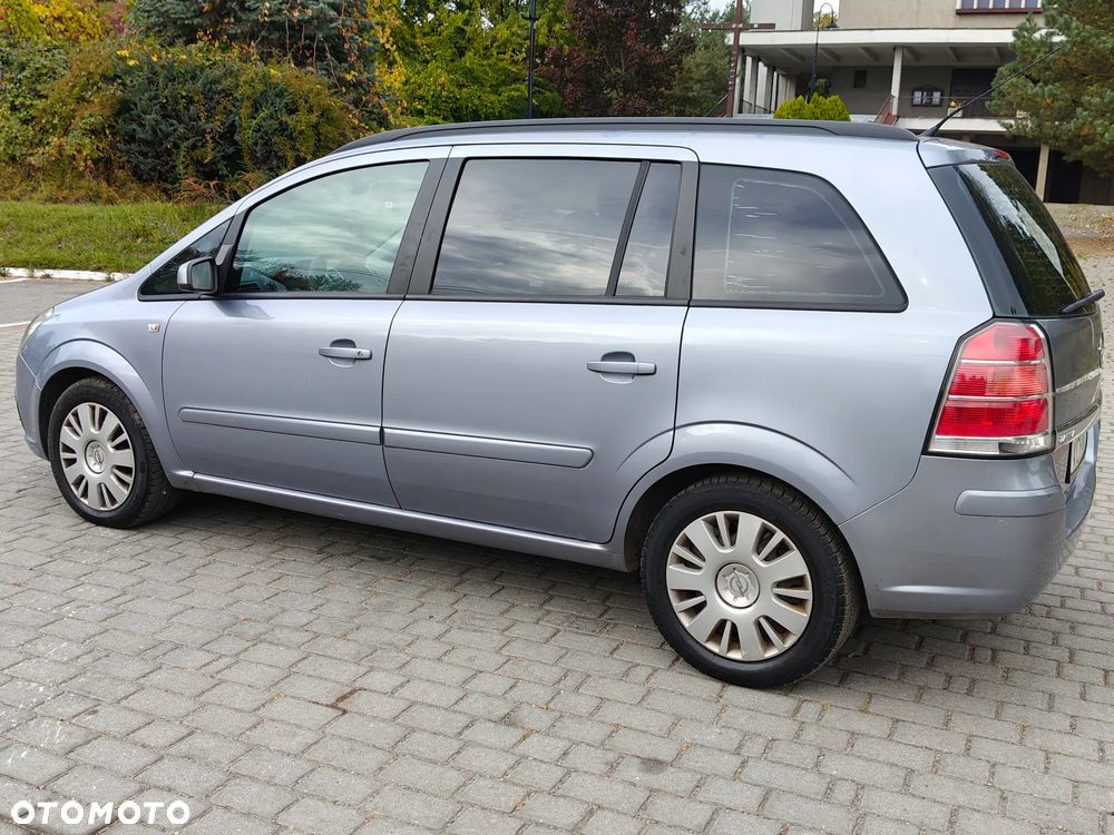 Kia Carnival V6 Executive - 20