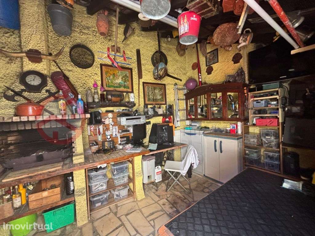 Moradia com dois apartamentos independentes no Laranjeiro, Almada - Grande imagem: 4/35