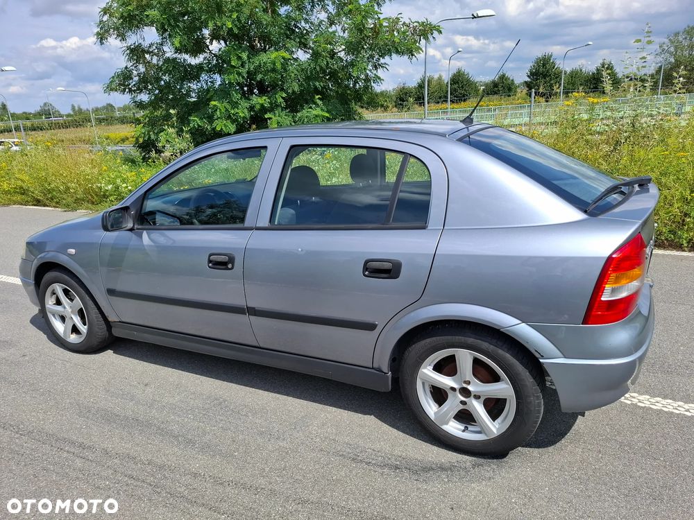 Opel Astra 1.4 111 - 8