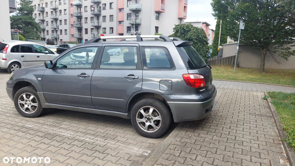 Mitsubishi Outlander - 4