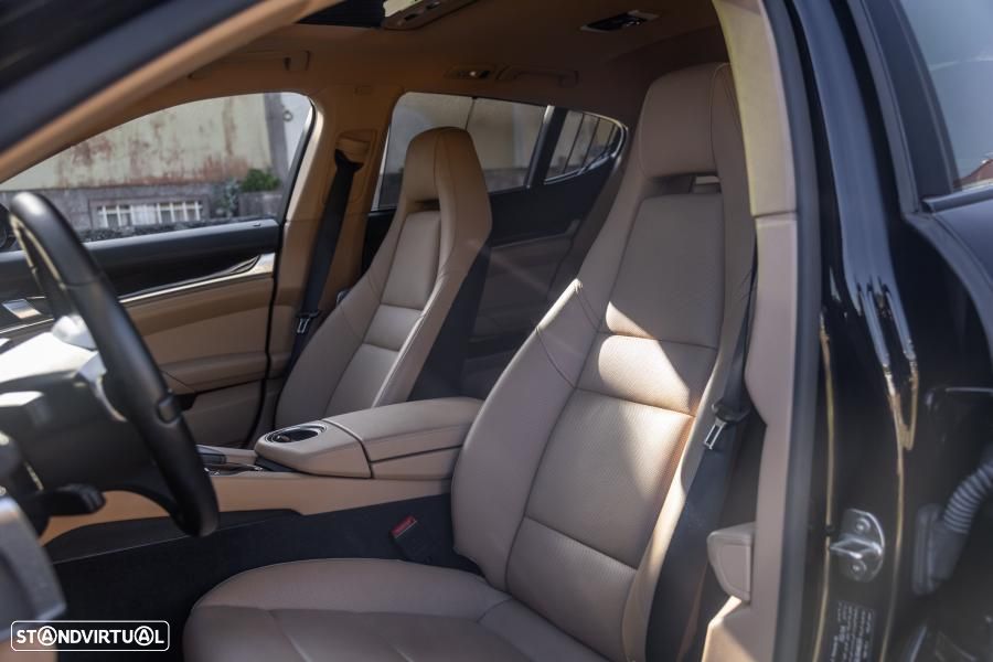 Porsche Panamera 4 Edition PDK - 25