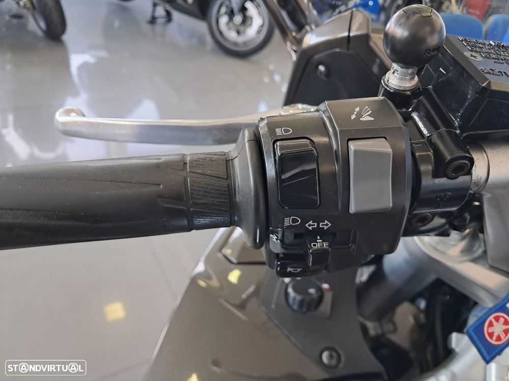 Yamaha FJR 1300 - 6