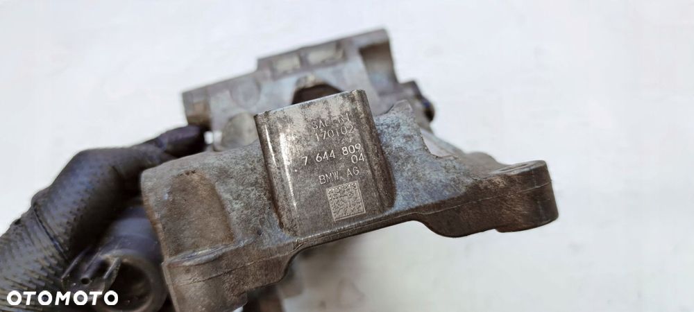 ŁAPA POMPY WODY UCHWYT BMW F36 430I B48B20B 252KM 7644809 - 4