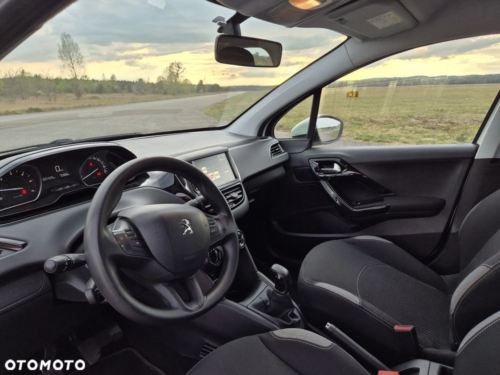 Peugeot 208 - 13