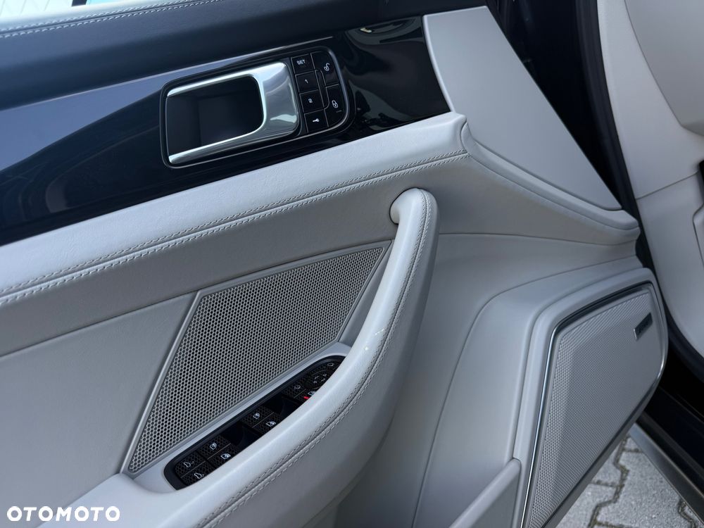 Porsche Panamera 4 GPF Executive - 24
