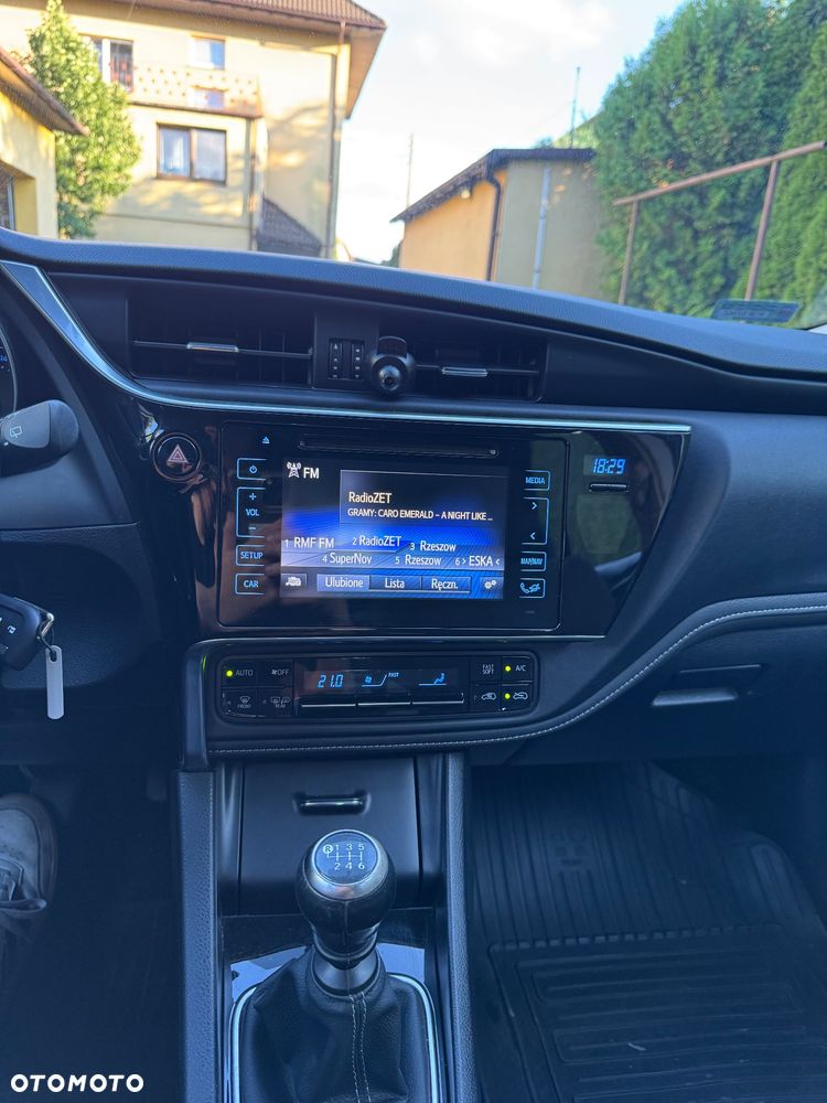 Toyota Auris 1.6 Premium Comfort - 17