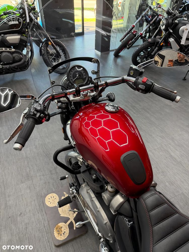 Triumph Bonneville - 16