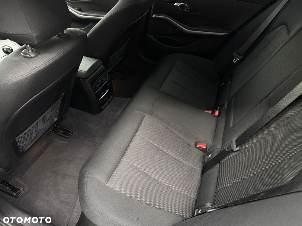 BMW Seria 3 318d Business Edition - 21