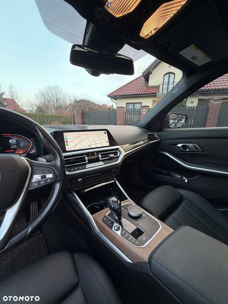 BMW Seria 3 330i Sport Line - 24