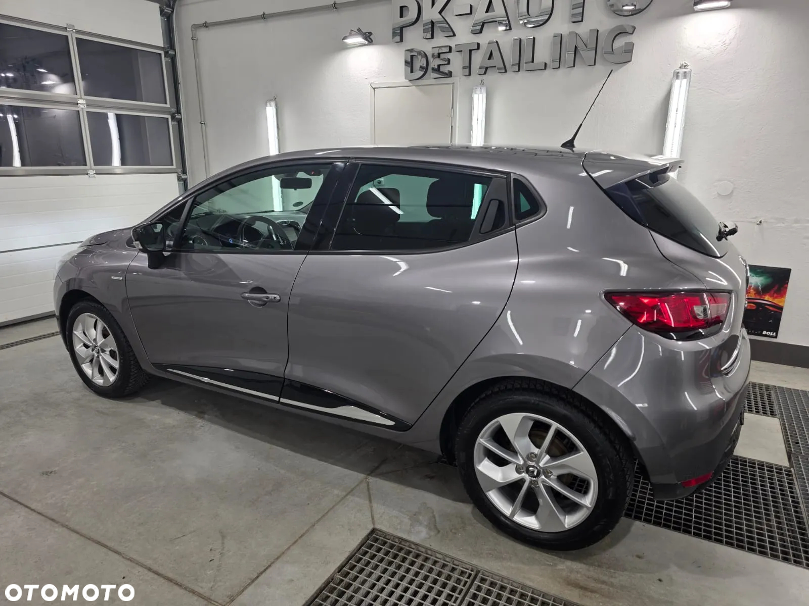 Renault Clio 1.2 16V 75 LIMITED - 12